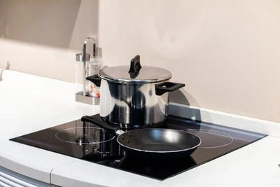 What are the differences between a ceramic and an induction hob?