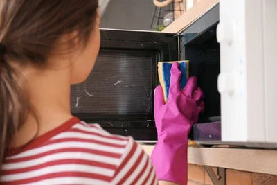 Tips for quickly cleaning a microwave