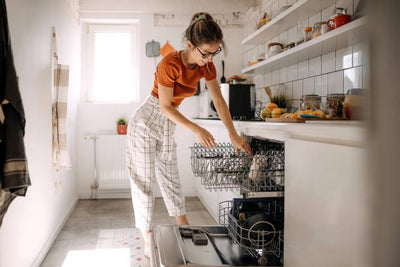 WHICH USES MORE WATER: WASH BY HAND OR USE A DISHWASHER?