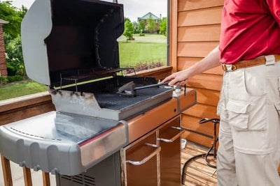 Can You Keep a Grill Clean While Cooking?